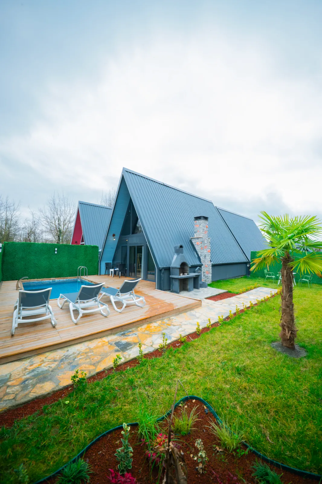 B240 Havuzlu Bungalov