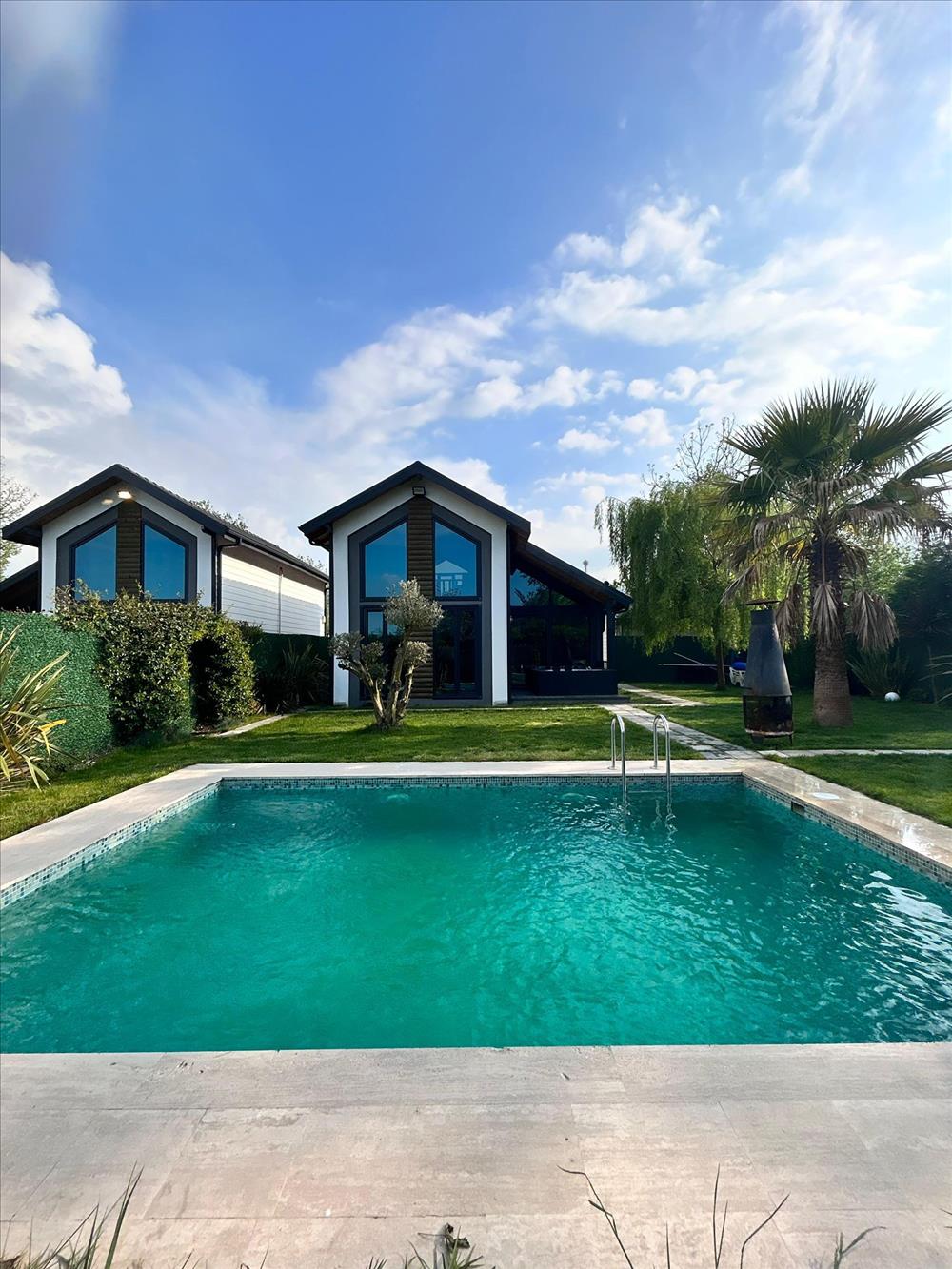 B316-2 Jakuzili Havuzlu Bungalov