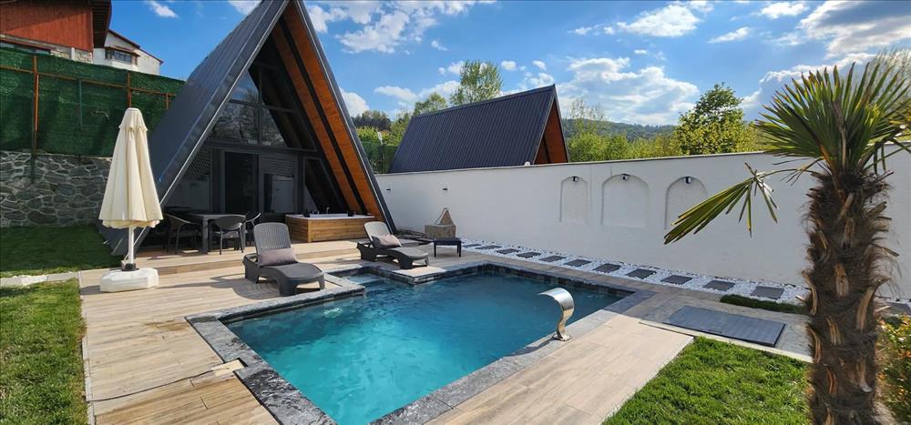 B322 Jakuzili Havuzlu Bungalov
